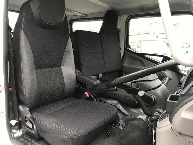 三菱 キャンター TPG-FDA00(4WD)の写真33