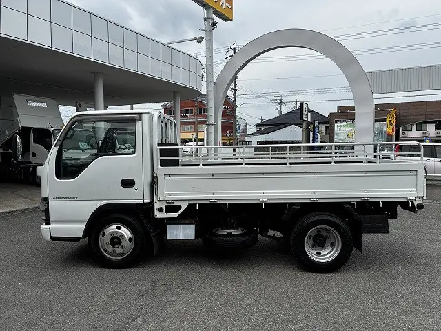 いすゞ エルフ PB-NKR81A(2WD)の写真4