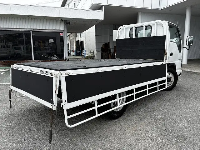 いすゞ エルフ PB-NKR81A(2WD)の写真15