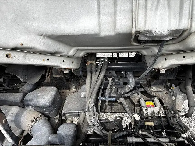 いすゞ エルフ PB-NKR81A(2WD)の写真21