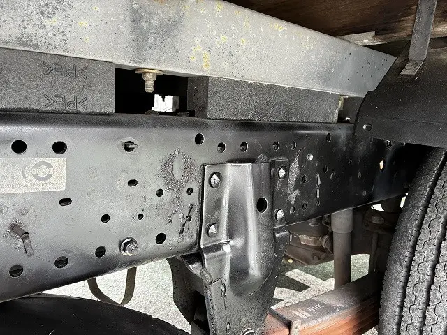 いすゞ エルフ PB-NKR81A(2WD)の写真31