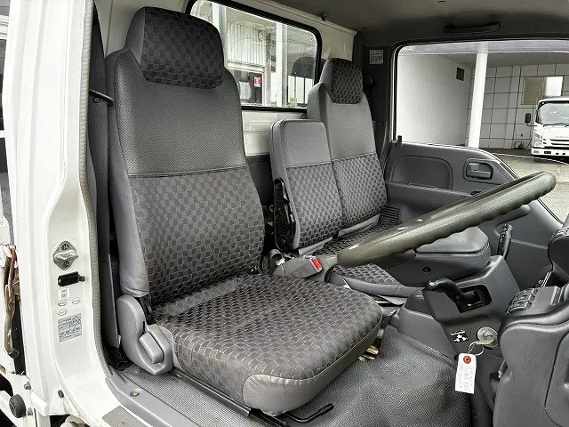 いすゞ エルフ PB-NKR81A(2WD)の写真33