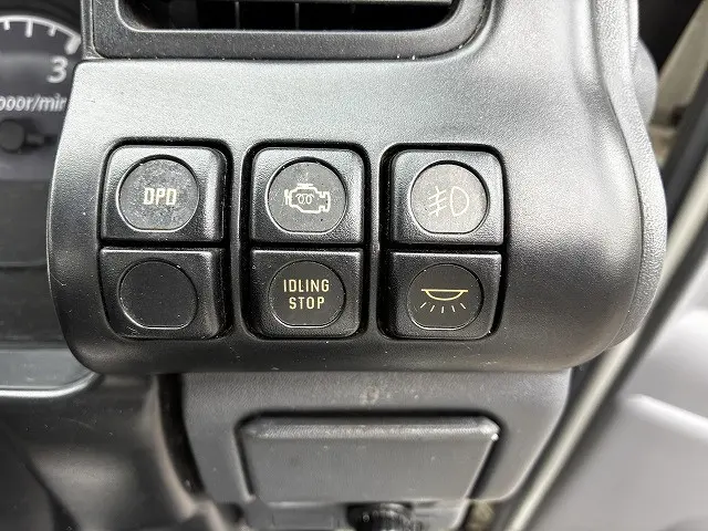 いすゞ エルフ PB-NKR81A(2WD)の写真38