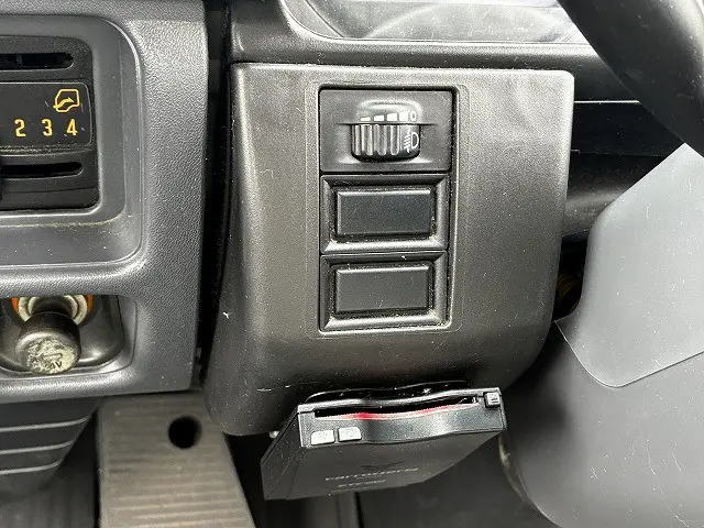 いすゞ エルフ PB-NKR81A(2WD)の写真41