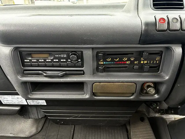 いすゞ エルフ PB-NKR81A(2WD)の写真42