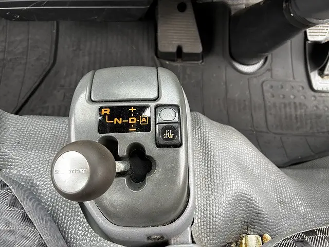 いすゞ エルフ PB-NKR81A(2WD)の写真43