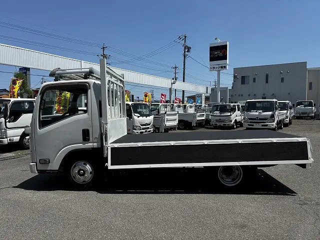 いすゞ エルフ TKG-NMR85R(2WD)の写真11