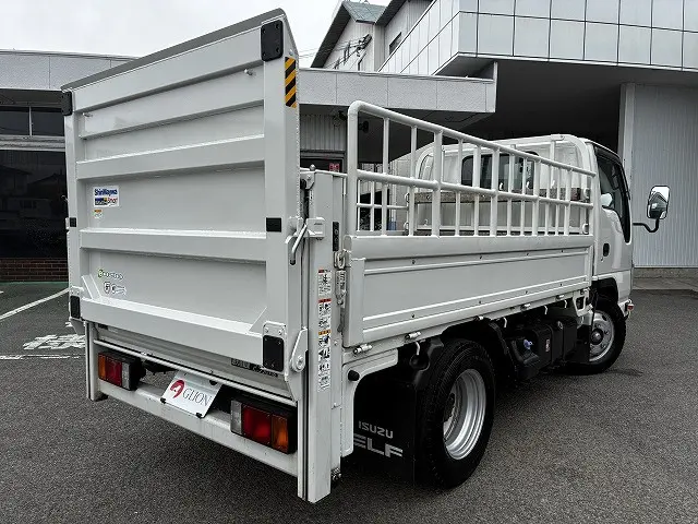いすゞ エルフ 2RG-NKR88A(2WD)の写真8