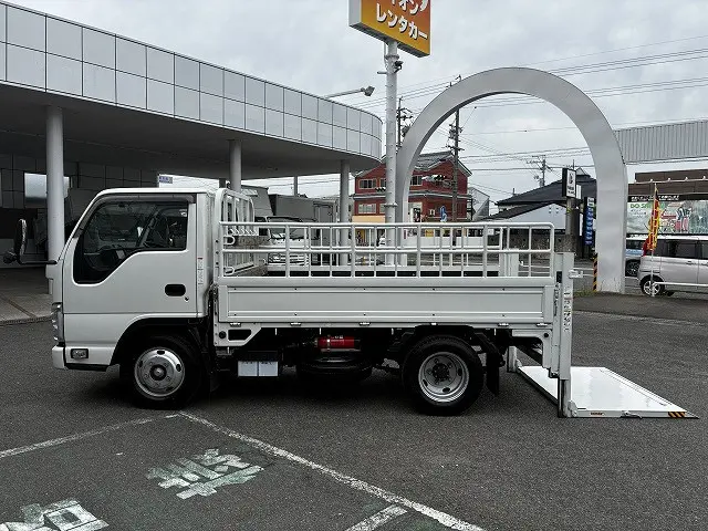 いすゞ エルフ 2RG-NKR88A(2WD)の写真11