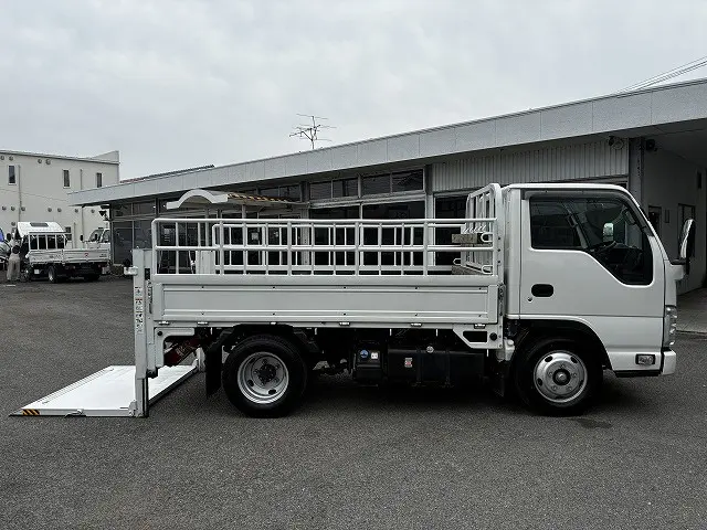 いすゞ エルフ 2RG-NKR88A(2WD)の写真12