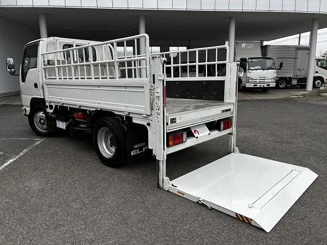 いすゞ エルフ 2RG-NKR88A(2WD)の写真13