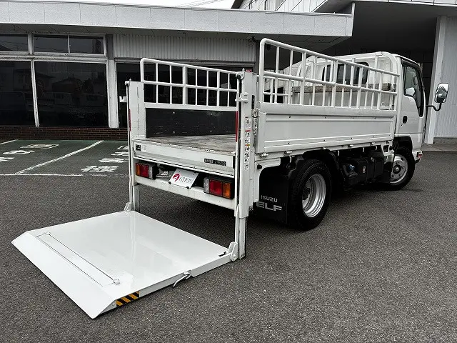 いすゞ エルフ 2RG-NKR88A(2WD)の写真15