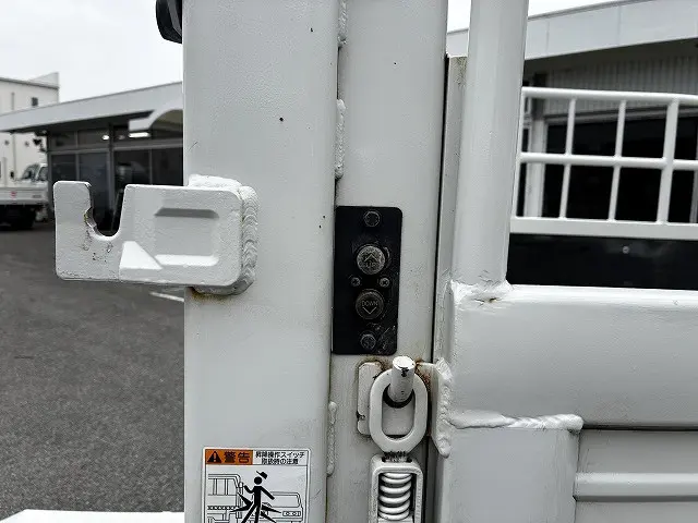 いすゞ エルフ 2RG-NKR88A(2WD)の写真20