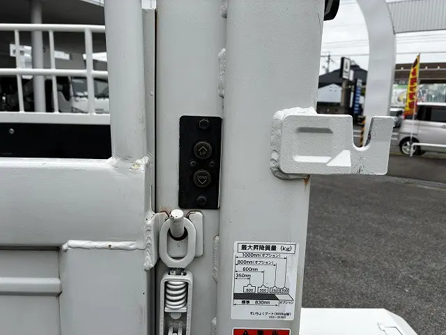 いすゞ エルフ 2RG-NKR88A(2WD)の写真21