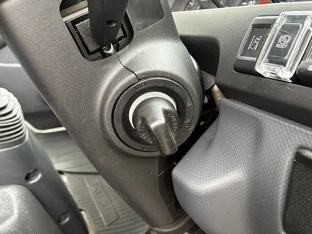 いすゞ エルフ 2RG-NKR88A(2WD)の写真36