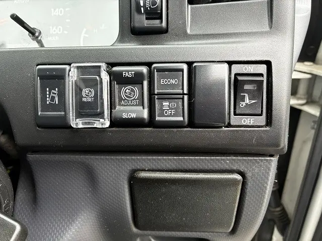 いすゞ エルフ 2RG-NKR88A(2WD)の写真37