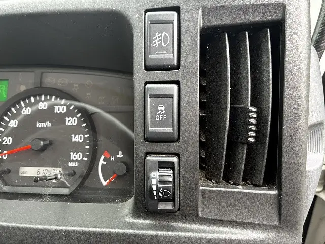 いすゞ エルフ 2RG-NKR88A(2WD)の写真38