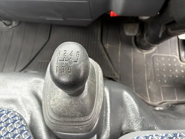 いすゞ エルフ 2RG-NKR88A(2WD)の写真42