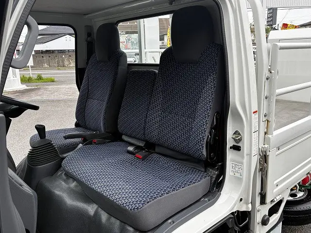 いすゞ エルフ 2RG-NKR88A(2WD)の写真48