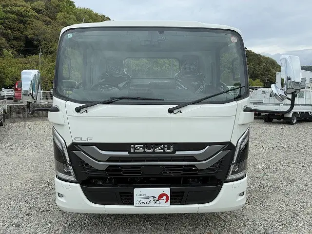 いすゞ エルフ 2TG-NPR88AC(2WD)の写真2