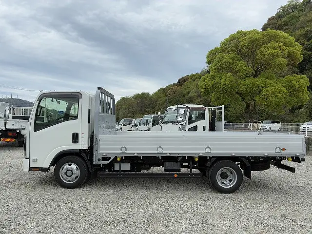 いすゞ エルフ 2TG-NPR88AC(2WD)の写真4