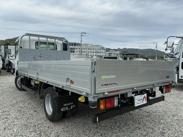 いすゞ エルフ 2TG-NPR88AC(2WD)の写真6