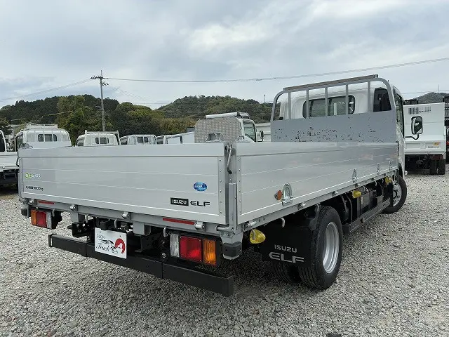 いすゞ エルフ 2TG-NPR88AC(2WD)の写真8