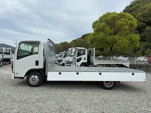 いすゞ エルフ 2TG-NPR88AC(2WD)の写真11