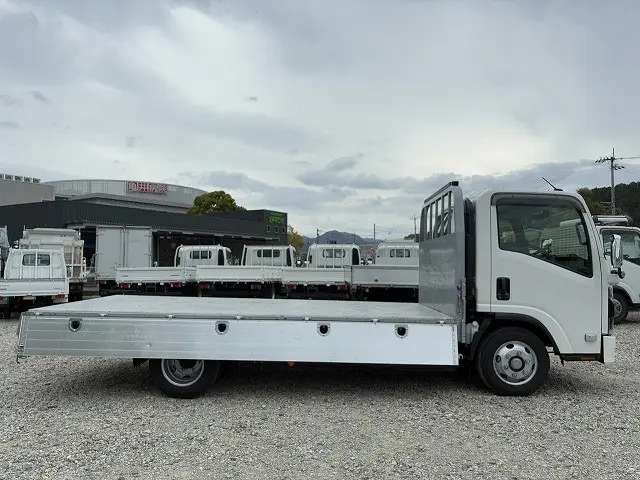 いすゞ エルフ 2TG-NPR88AC(2WD)の写真12