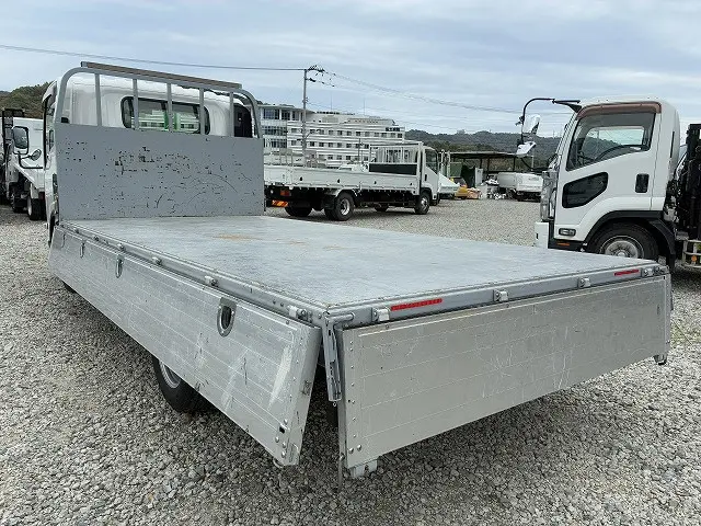 いすゞ エルフ 2TG-NPR88AC(2WD)の写真13