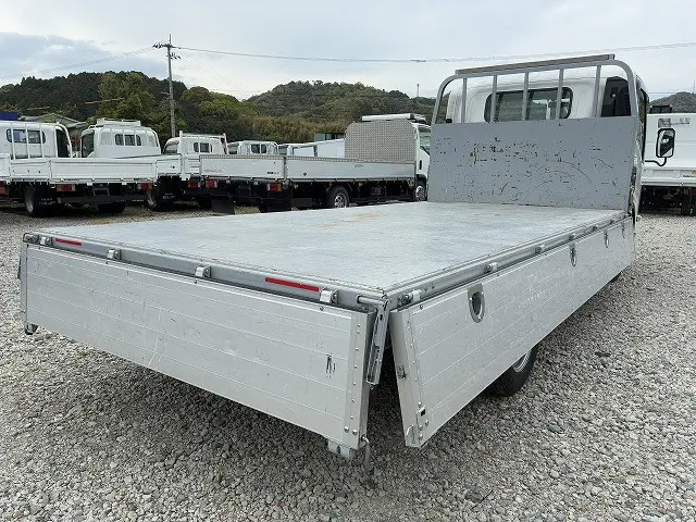 いすゞ エルフ 2TG-NPR88AC(2WD)の写真15