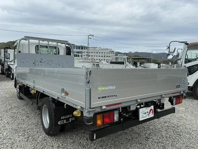 いすゞ エルフ 2TG-NPR88AC(2WD)の写真27