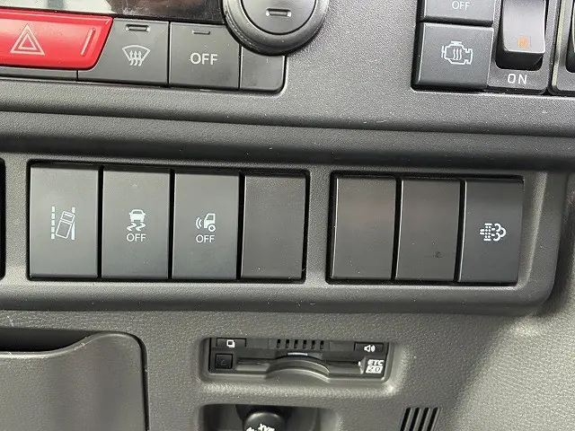 いすゞ エルフ 2TG-NPR88AC(2WD)の写真34