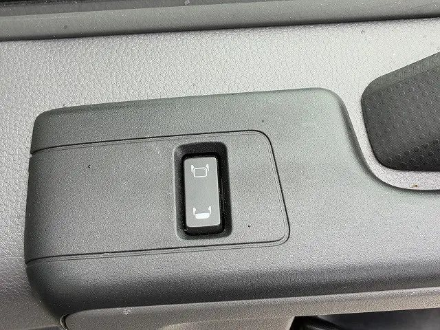 いすゞ エルフ 2TG-NPR88AC(2WD)の写真36