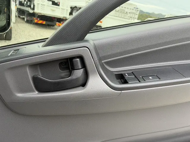 いすゞ エルフ 2TG-NPR88AC(2WD)の写真37