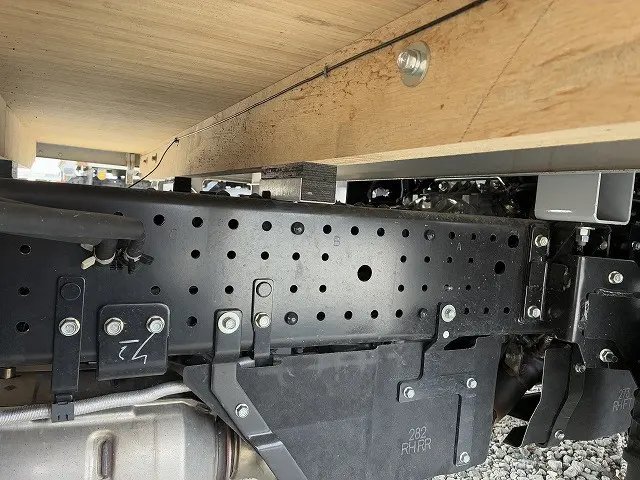 いすゞ エルフ 2TG-NPR88AC(2WD)の写真38