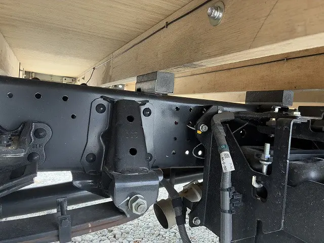 いすゞ エルフ 2TG-NPR88AC(2WD)の写真39