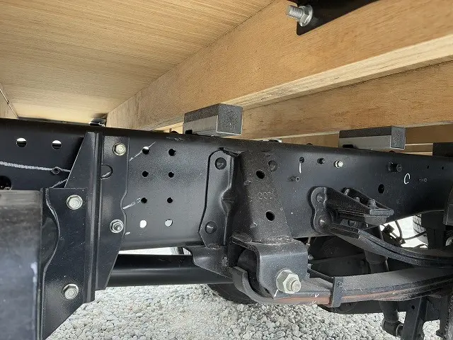 いすゞ エルフ 2TG-NPR88AC(2WD)の写真43