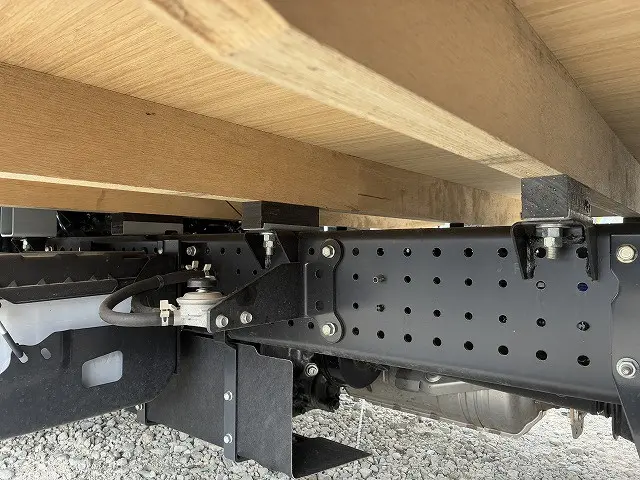 いすゞ エルフ 2TG-NPR88AC(2WD)の写真44