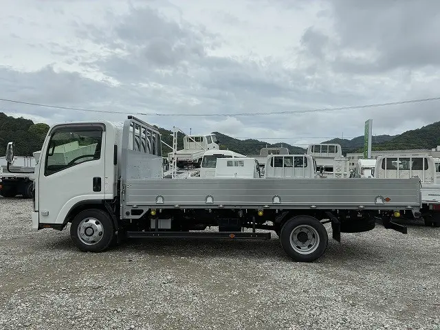 いすゞ エルフ 2TG-NPR88AC(2WD)の写真4