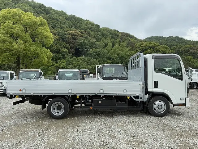 いすゞ エルフ 2TG-NPR88AC(2WD)の写真5