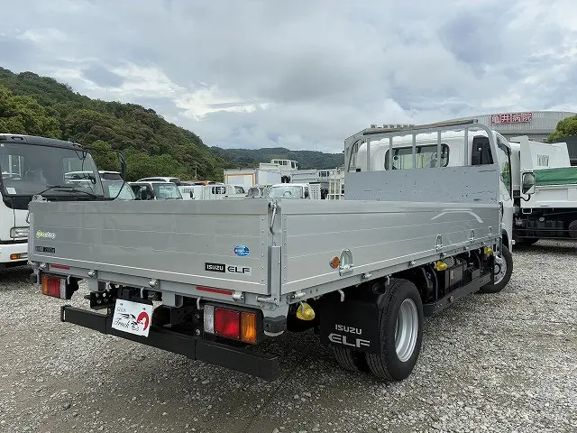 いすゞ エルフ 2TG-NPR88AC(2WD)の写真8