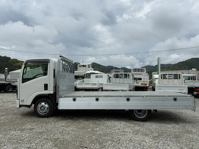 いすゞ エルフ 2TG-NPR88AC(2WD)の写真11