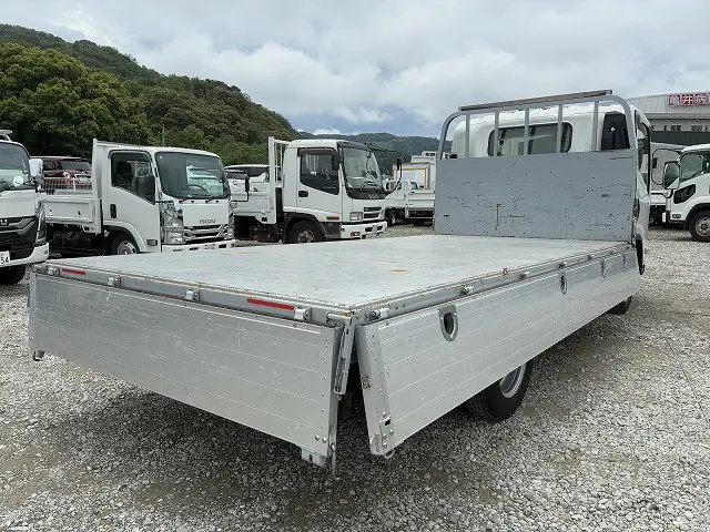 いすゞ エルフ 2TG-NPR88AC(2WD)の写真15
