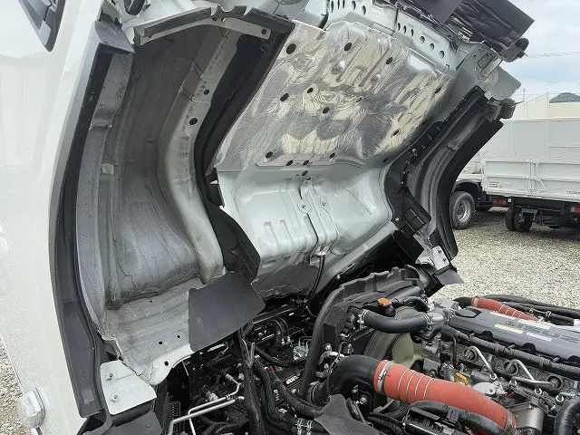 いすゞ エルフ 2TG-NPR88AC(2WD)の写真21