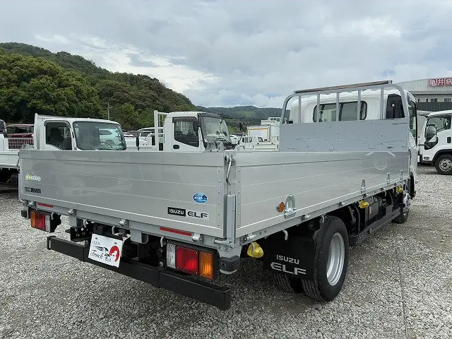 いすゞ エルフ 2TG-NPR88AC(2WD)の写真32