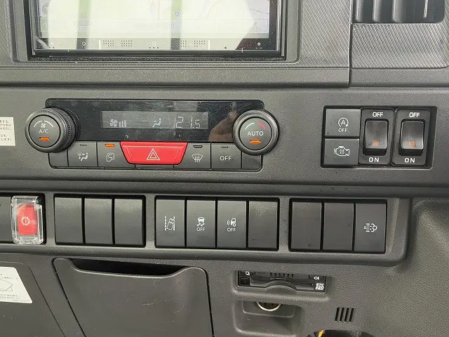 いすゞ エルフ 2TG-NPR88AC(2WD)の写真37