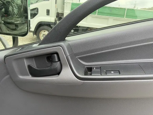 いすゞ エルフ 2TG-NPR88AC(2WD)の写真41