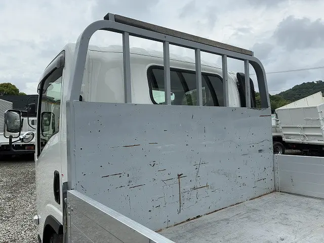 いすゞ エルフ 2TG-NPR88AC(2WD)の写真47
