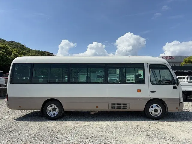 トヨタ コースター BDG-XZB50(2WD)の写真5